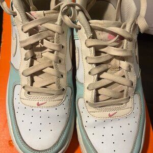 Nike Girls Youth size 7  Air Force 1 Emerald Rise Guava Ice Pink